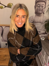 Load image into Gallery viewer, Clara
