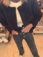 Load image into Gallery viewer, Leslie
