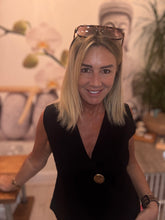 Load image into Gallery viewer, Saskia
