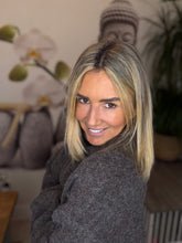 Load image into Gallery viewer, Chic
