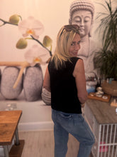 Load image into Gallery viewer, Saskia
