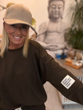 Load image into Gallery viewer, Taylor
