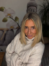 Load image into Gallery viewer, Chic
