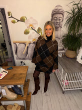 Load image into Gallery viewer, Clara
