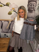 Load image into Gallery viewer, Saskia
