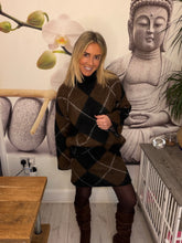 Load image into Gallery viewer, Clara
