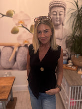Load image into Gallery viewer, Saskia

