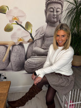 Load image into Gallery viewer, Saskia
