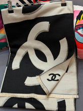 Load image into Gallery viewer, Chantelle
