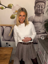 Load image into Gallery viewer, Saskia
