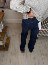 Load image into Gallery viewer, Missy
